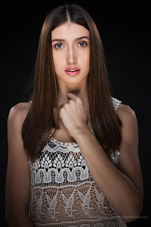 Mehri Oeva-0327 Maria-EC4A5809